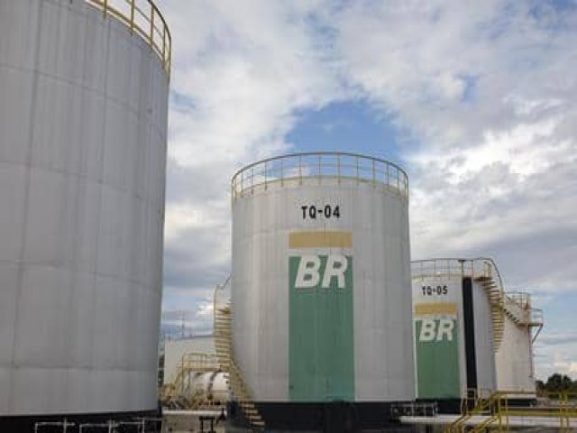 Petrobras anuncia aumento de preo da gasolina e do GLP para as distribuidoras