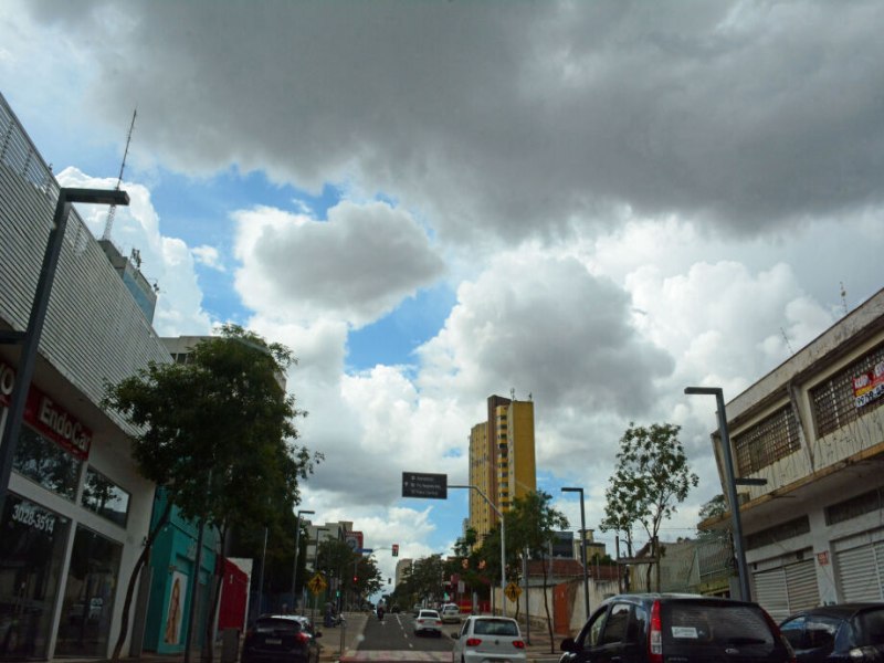 Semana em MS comea com alertas de tempestade