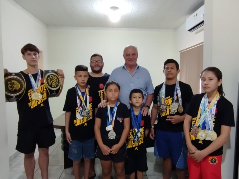 ESPORTE+ ESCOLA de Jiu-Jitsu brilha em Circuito Estadual