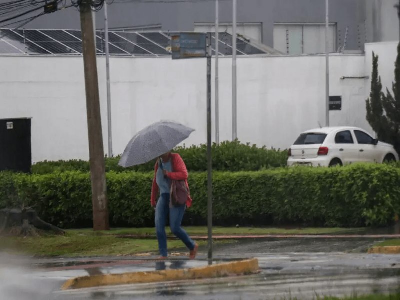 Sbado amanhece com chuva e previso  de mais gua em todo MS