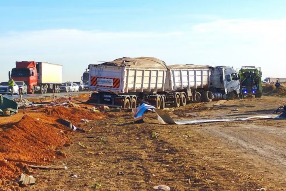 Acidente entre �nibus e carreta deixa 11 mortos e 46 feridos na BR-163