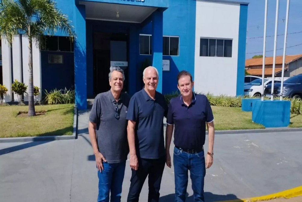 Secret�rio Eduardo Rocha cumpre agenda em Caracol e visita obras em andamento
