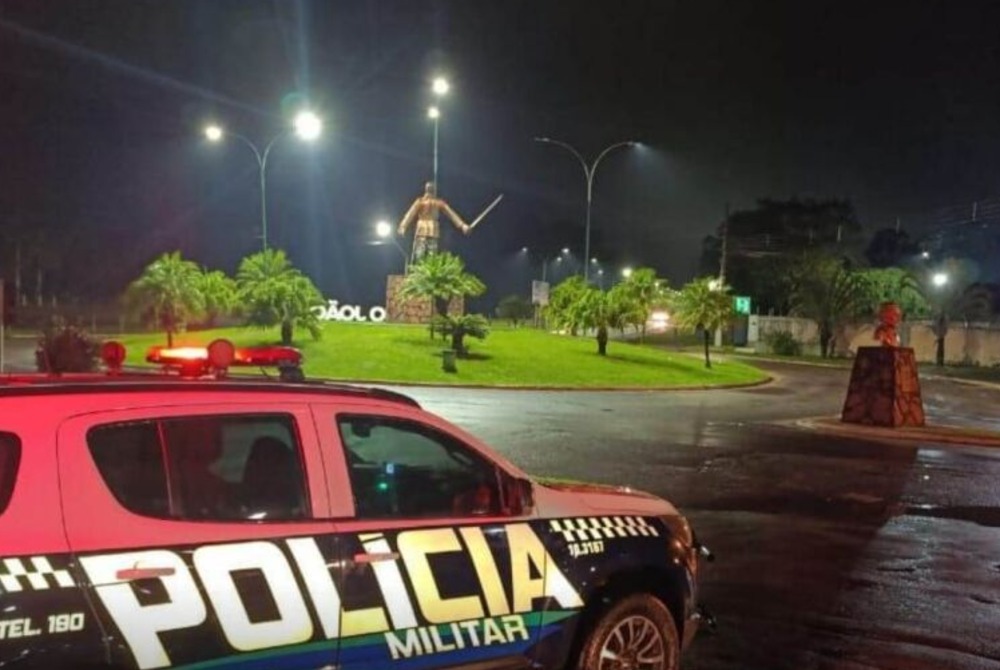 Menino de 4 anos é encontrado chorando e sozinho às margens de rodovia Menino de 4 anos é encontrado chorando e sozinho às margens de rodovia