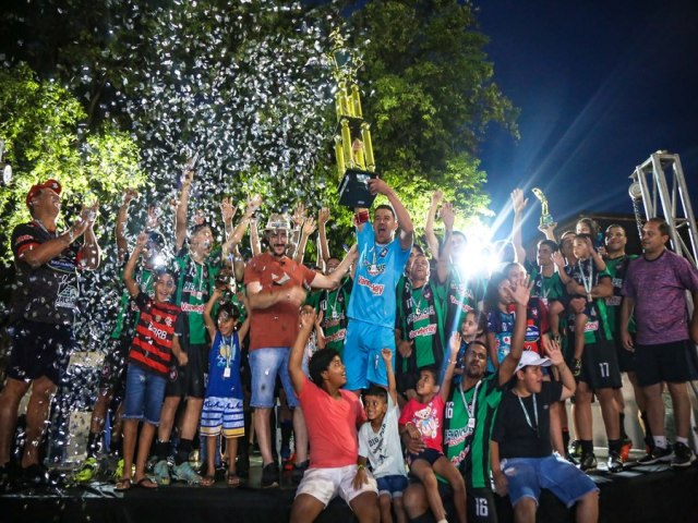 Nos minutos finais, Sport Club marca e leva taça do Campeonato Amador de Batayporã