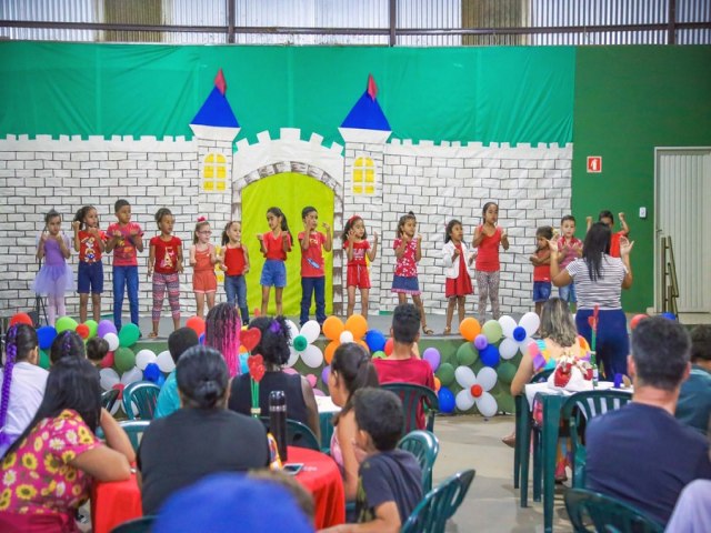 Com apresentações culturais, Jantar da Família reúne cerca de 300 pessoas em Batayporã