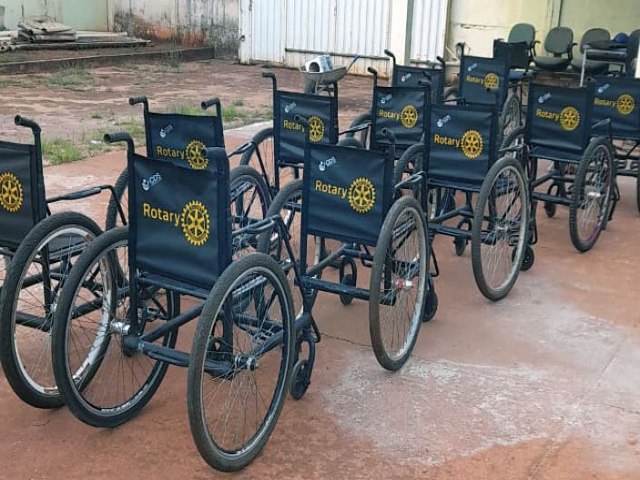 Cadeiras de rodas produzidas em presdio so destinadas a quem precisa, gratuitamente