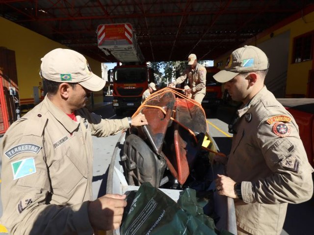 Governo envia primeira equipe de bombeiros militares para ajudar no salvamento de vtimas no RS