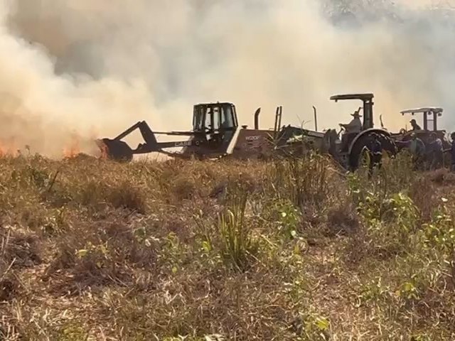 Incndio que teve incio em caminho atolado se alastra e mobiliza equipes no Pantanal