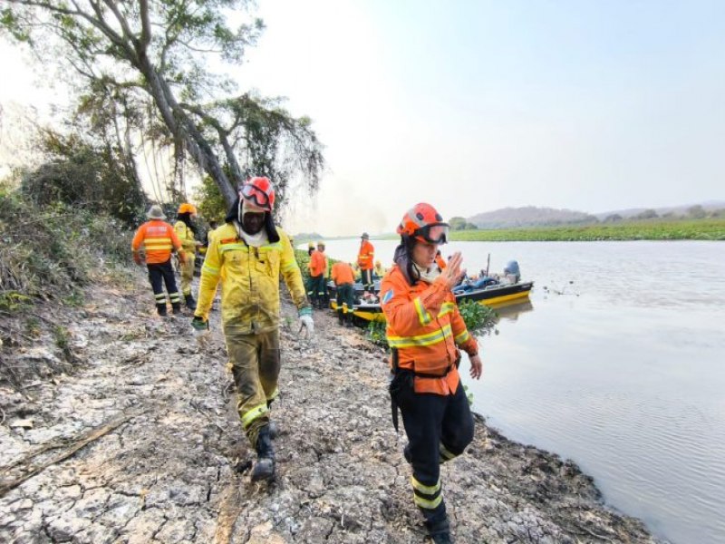 Bombeiros atuam no controle de incndios florestais em MS e ribeirinhos sero atendidos em ao humanitria