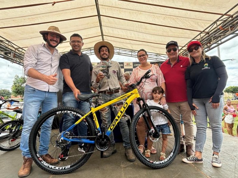 Torneio de Pesca atrai pblico  Lagoa do Sapo e encerra semana de festividades em Bataypor