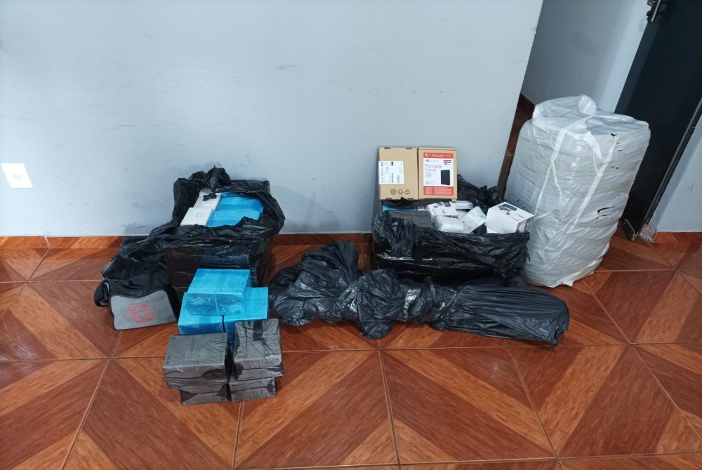 Pol�cia Militar apreende mercadorias oriundas de descaminho em Nova Casa Verde