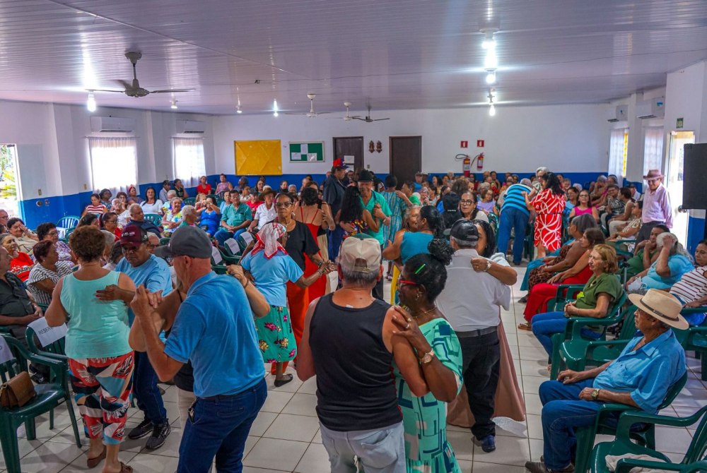 Dia das M�es: Conviver de Bataypor� re�ne 250 idosos em tarde especial com homenagens e confraterniza��o