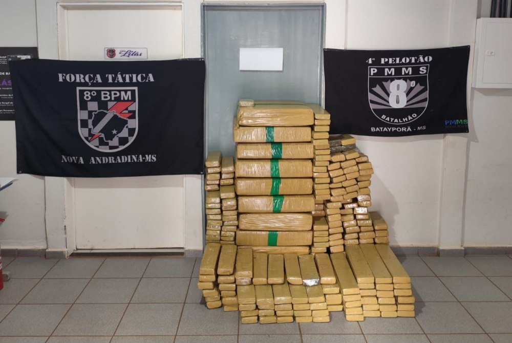 Pol�cia Militar e PRF apreendem mais de meia tonelada de maconha ap�s persegui��o em Bataypor�