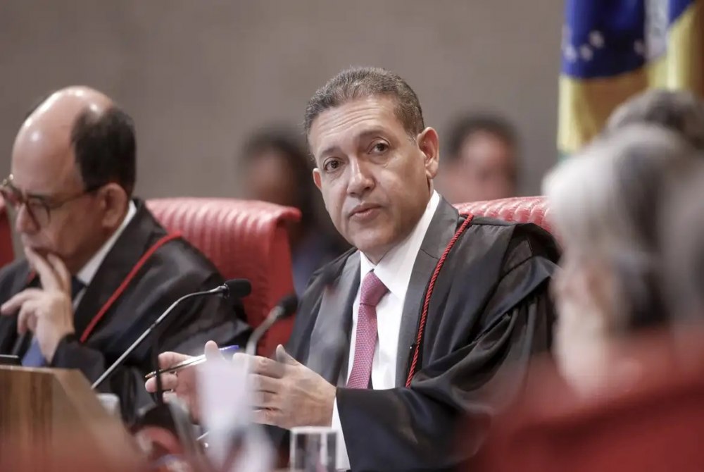 Nunes Marques vai relatar a��o de Bolsonaro para anular pena