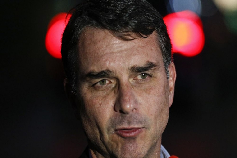 Fl�vio Bolsonaro admite cobran�a a Vorcaro, mas nega crime