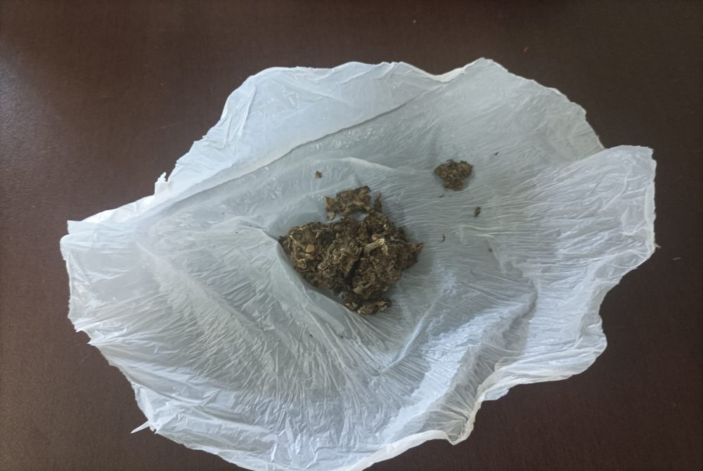 Pol�cia Militar encaminha homem � Delegacia por porte de droga para consumo pessoal em Amandina