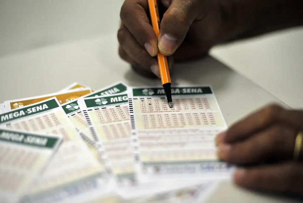 Mega-Sena acumula novamente e pr�mio principal vai para R$ 65 milh�es