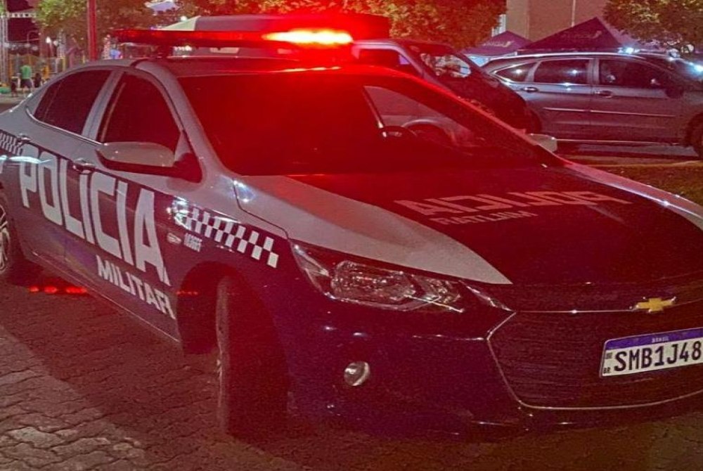 Pol�cia Militar conduz dois homens � delegacia ap�s viola��o de domic�lio em Nova Andradina