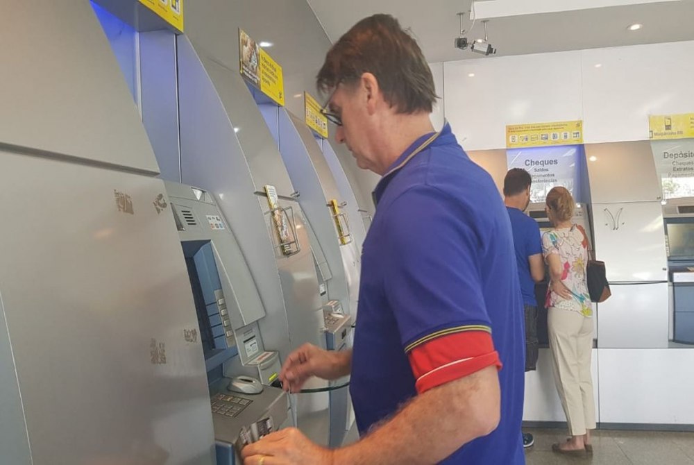 Receita paga nesta sexta maior lote de restitui��o do IR da hist�ria