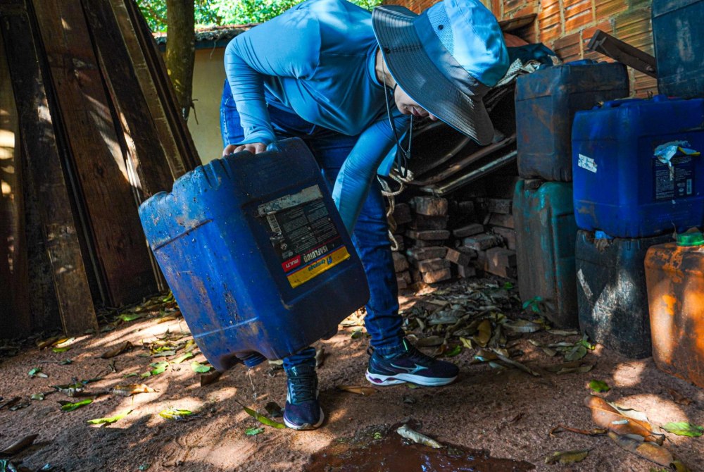 Batayporã sanciona lei que prevê multas para combater focos do aedes aegypti e descarte irregular de resíduos Batayporã sanciona lei que prevê multas para combater focos do aedes aegypti e descarte irregular de resíduos