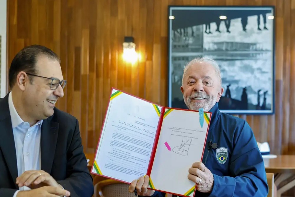 Lula sanciona lei que garante renova��o autom�tica da CNH