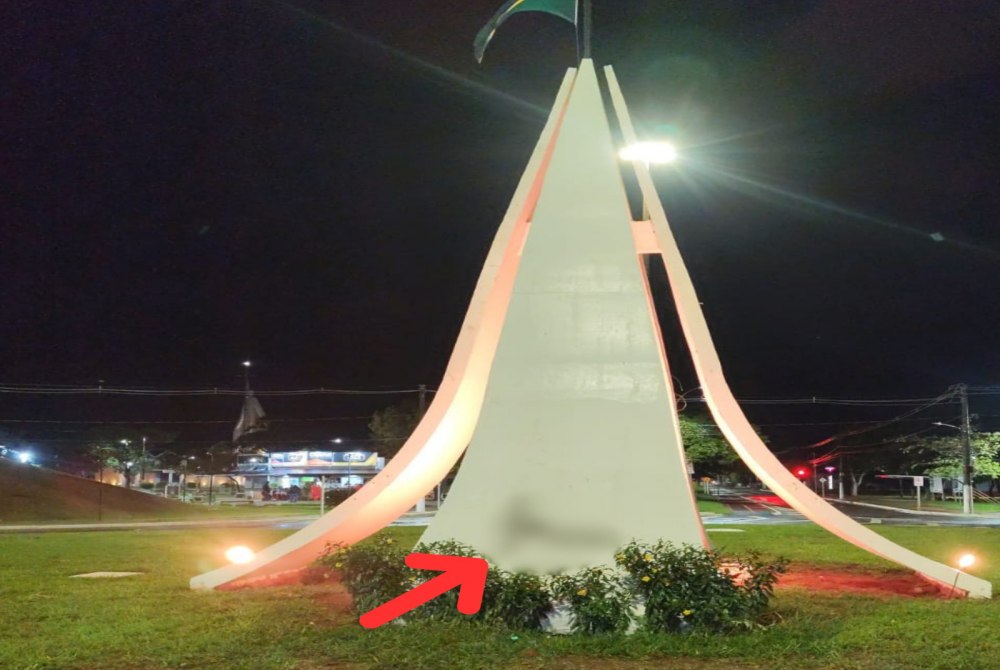 Polícia Militar conduz jovem por pichação e dano ao patrimônio público em Nova Andradina Polícia Militar conduz jovem por pichação e dano ao patrimônio público em Nova Andradina