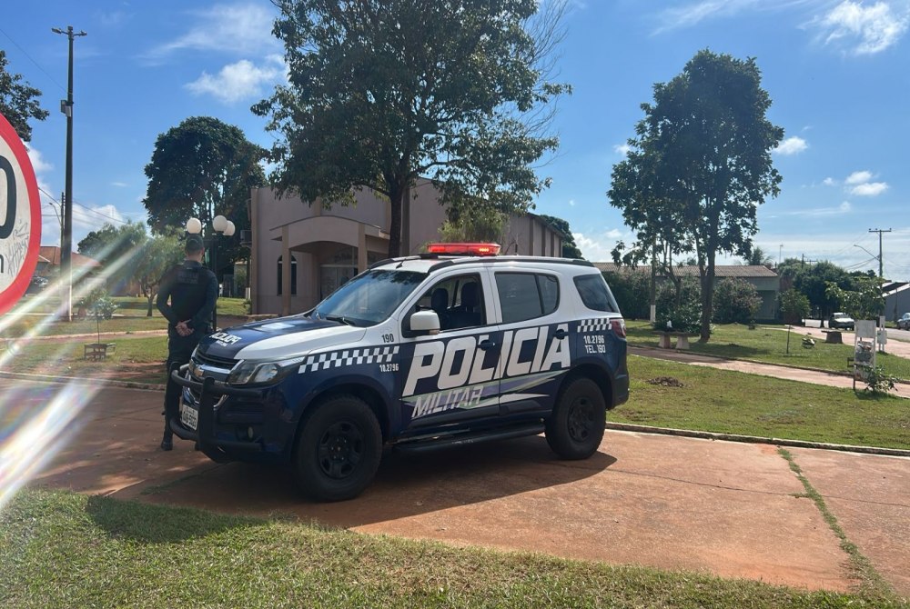 Polícia Militar conduz mulher por vias de fato em ocorrência de violência doméstica no distrito de Nova Casa Verde Polícia Militar conduz mulher por vias de fato em ocorrência de violência doméstica no distrito de Nova Casa Verde