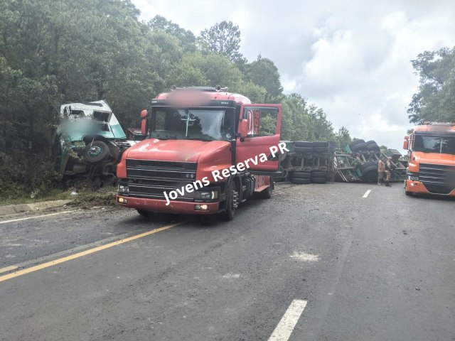 CARRETA TOMBA NA RODOVIA PR-092 EM ARAPOTI 