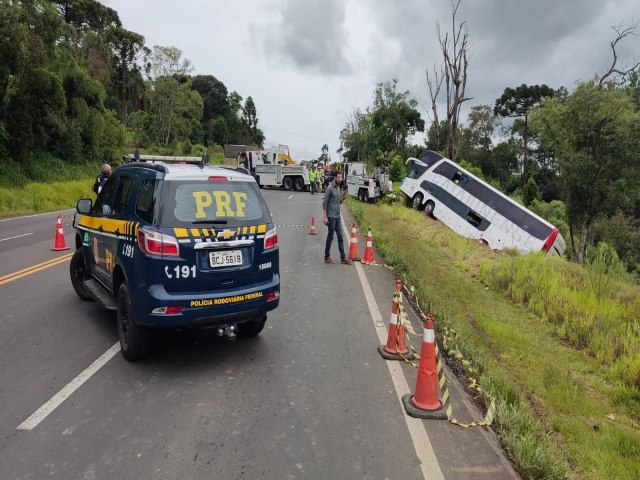 ACIDENTE COM NIBUS RESULTA EM SETE BITOS E VRIOS FERIDOS NA BR-277