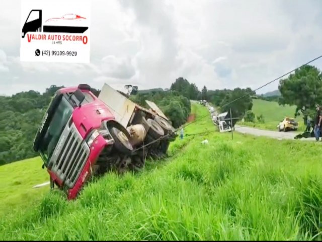 RODOVIA PR 441, EM RESERVA, TEM TRNSITO INTERROMPIDO PARA REMOO DE CARRETA ACIDENTADA