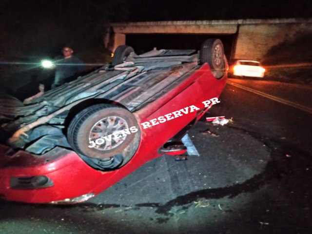 VECULO CAPOTA E DEIXA FERIDOS NA RODOVIA PR 092 EM ARAPOTI 