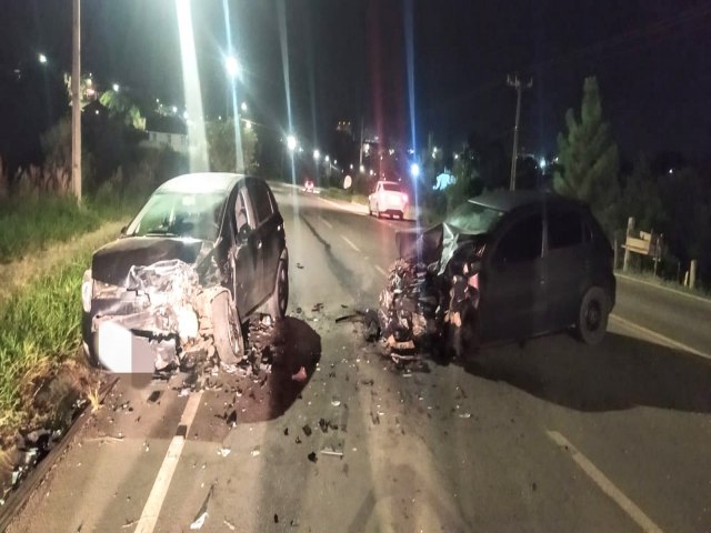 VECULO COM PLACAS DE RESERVA SE ENVOLVE EM ACIDENTE NA RODOVIA EM TIBAGI-PR 