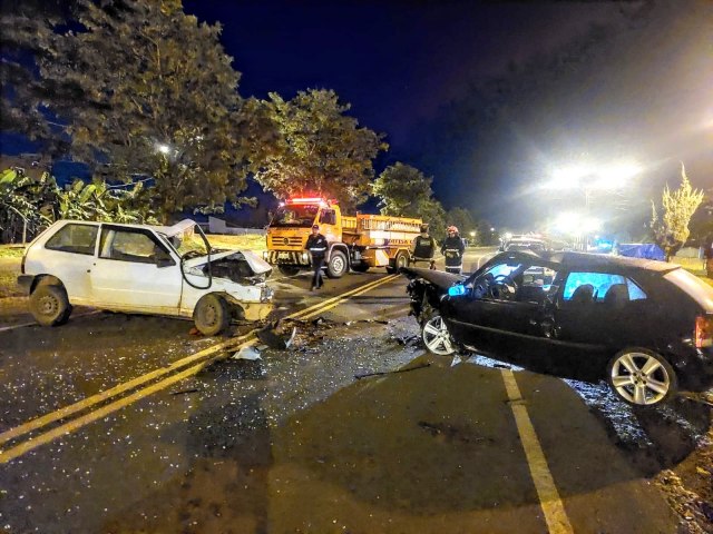 COLISO FRONTAL DEIXA UM FERIDO NA PR-170 EM PINHO (PR)