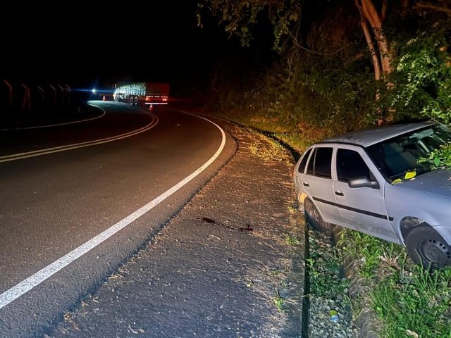 MOTORISTA ENTRA EM BITO APS ACIDENTE NA RODOVIA PR 459 EM MANGUEIRINHA (PR)