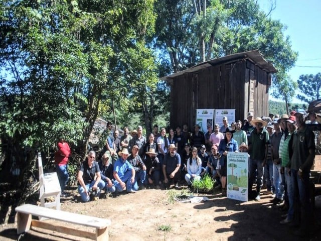 PREFEITURA E PARCEIROS REALIZAM DIA DE CAMPO EM LEONARDOS