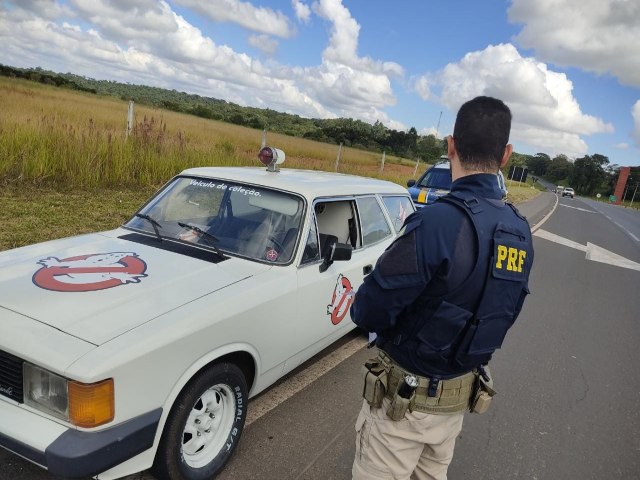 DURANTE FERIADO, PRF FISCALIZA VIATURA DOS CAA-FANTASMAS NO PARAN