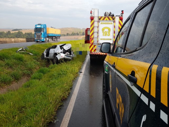 PRF ATENDE A CAPOTAMENTO NA BR 376 EM PONTA GROSSA