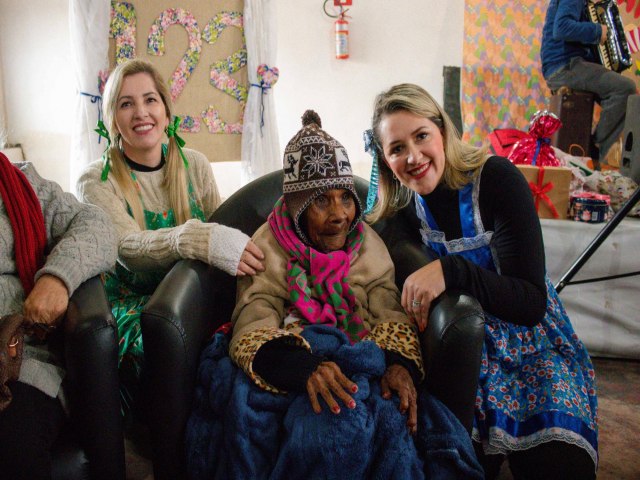 FESTA DE 123 ANOS DA DONA JLIA REUNIU DIVERSAS PESSOAS EM TIBAGI