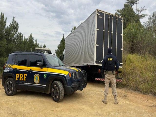 PRF RECUPERA EM TIBAGI VECULO FURTADO EM SO JORGE DO PATROCNIO/PR