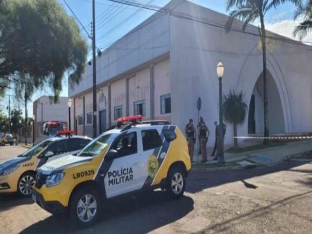 MULHER SE TRANCA EM IGREJA APS QUERER CASAR COM PADRE NO PARAN