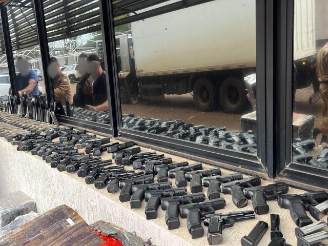 AO CONJUNTA RESULTA NA APREENSO DE MAIS DE 80 ARMAS E DUAS TONELADAS DE DROGAS NA BR-369