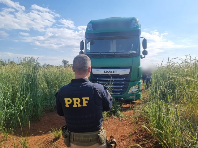 PRF LOCALIZA NA REGIO DE IPIRANGA (PR) VECULO ROUBADO