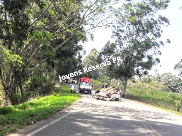 VECULO CAPOTA NA RODOVIA PR-239 EM RESERVA (PR)