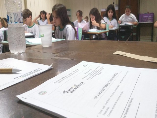 APROXIMADAMENTE 250 ALUNOS QUE SAEM DOS ANOS INICIAIS DO ENSINO FUNDAMENTAL PARTICIPAM DA 1 PROVA RESERVA