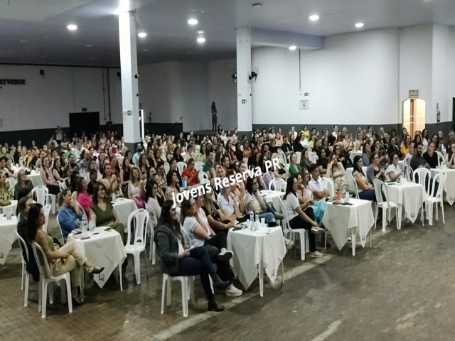 DIOGO ALMEIDA SE APRESENTA EM EVENTO PARA PROFESSORES E FUNCIONRIOS DA EDUCAO