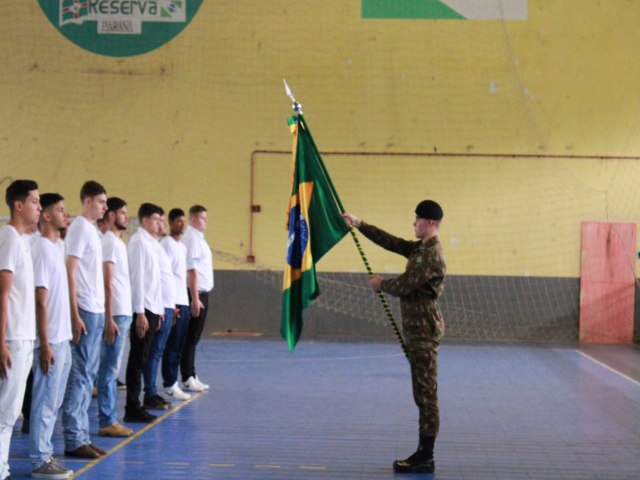 99 JOVENS RESERVENSES PARTICIPAM DE CERIMNIA DO EXRCITO