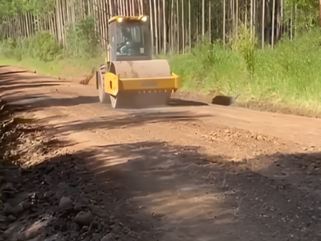 DEPOIS DOS TEMPORAIS RECORDES, SECRETARIA DE OBRAS COLOCA FORA TOTAL NA MANUTENO DAS ESTRADAS RURAIS