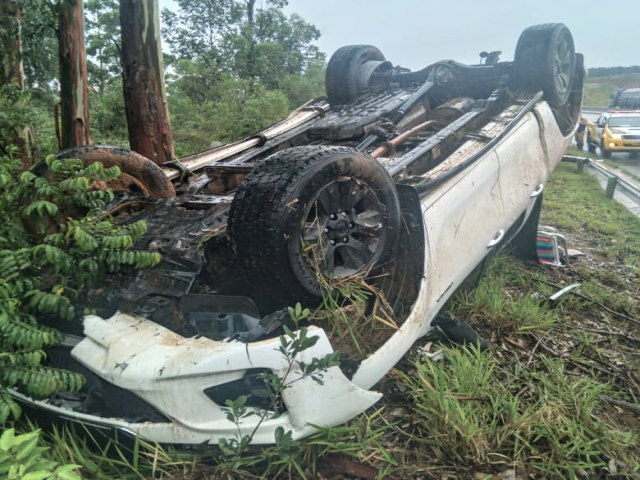 CONDUTOR FICA FERIDO APS CAPOTAR VECULO NA PR-151 EM JAGUARIAVA (PR)