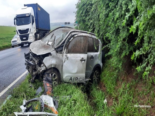 CONDUTOR FICA FERIDO EM CAPOTAMENTO NA PR-151 EM PONTA GROSSA (PR)