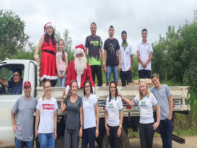 BRINQUEDOS ARRECADADOS PELA PREFEITURA SO ENTREGUES PELO PAPAI NOEL 